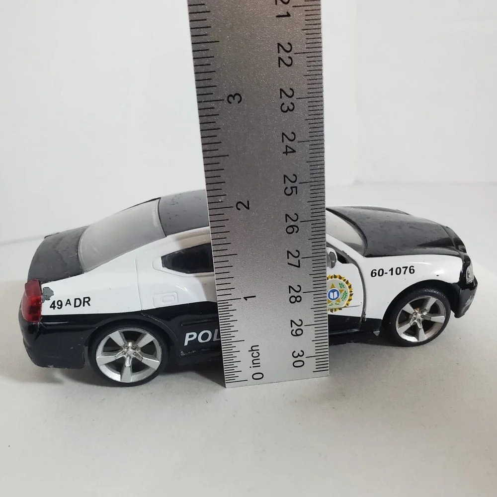 Jada Toys 2006 Dodge Charger Polícia Civil 1:32 Scale Die-Cast Model Car – Black